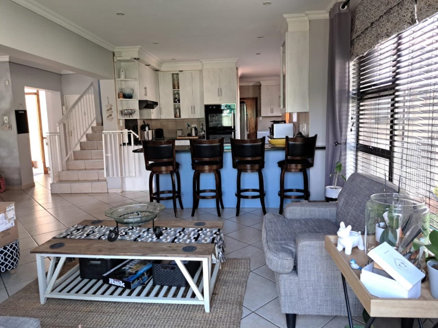 To Let 4 Bedroom Property for Rent in Melodie North West
